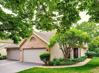 830 N Auburn Woods Dr, Palatine, IL 60067