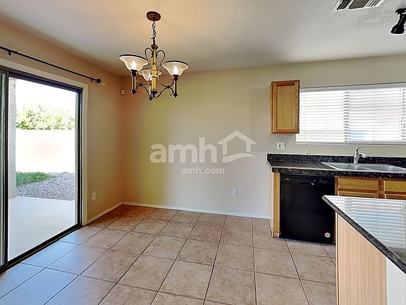 4th image of 2464 E Westchester Dr
