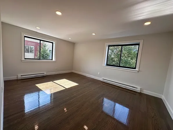310 Hammond Pond Pkwy #502, Chestnut Hill, MA 02467