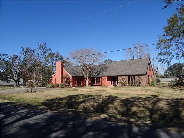 1st image of 834 Lakelyn Dr