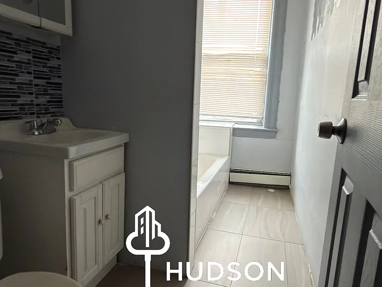 170 Garfield Ave #4 — Photo 5