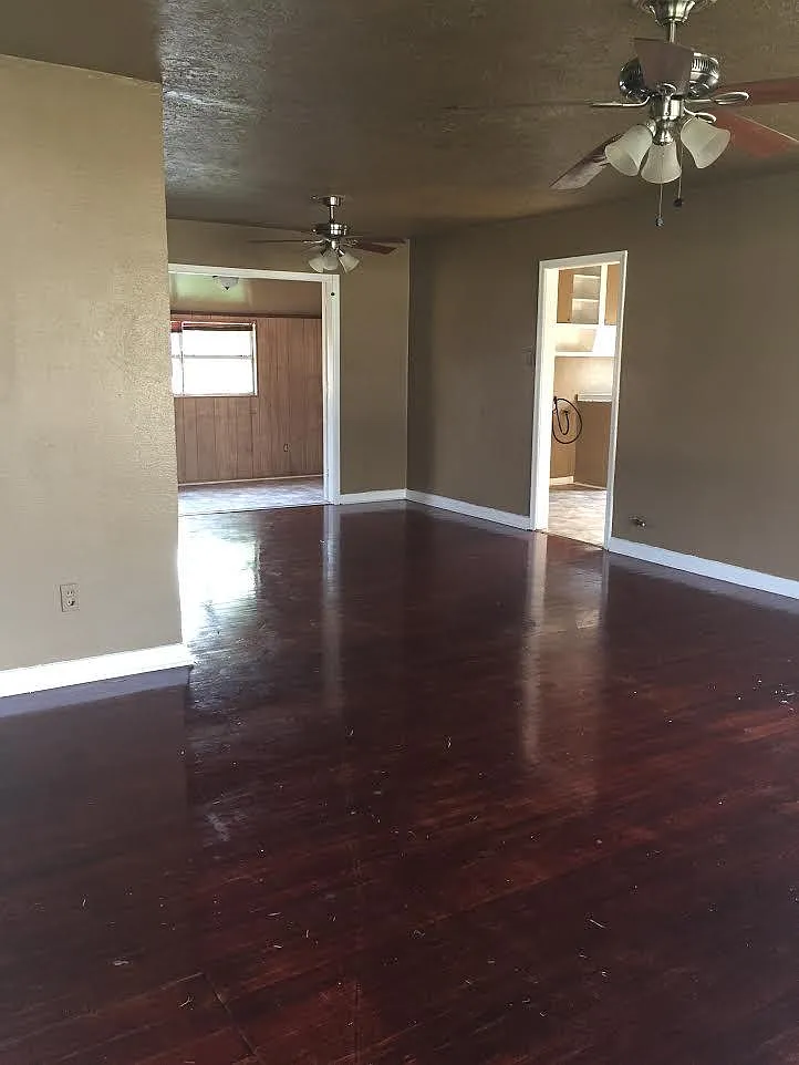 4 bed, 1080 sqft, $1,150 — Photo 2