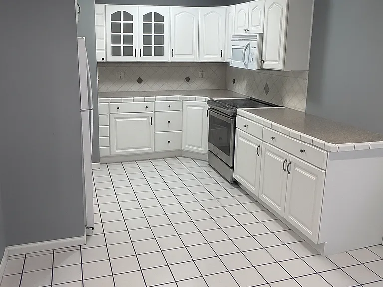 8717 Parkland St — Photo 2