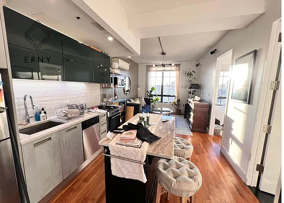 Rented by ERNY LLC | media 25