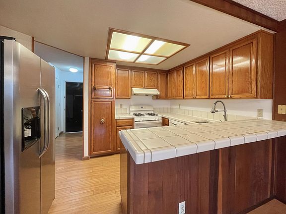 5th image of 409 Glenmoor Cir