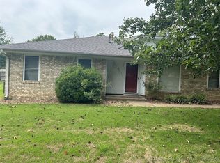 405 S McGee Dr, Sallisaw, OK 74955