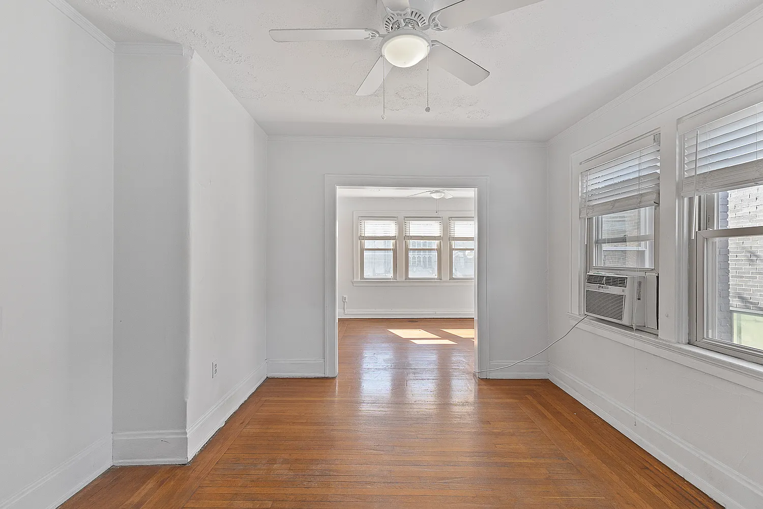 1 bed, 900 sqft, $1,300 — Photo 4