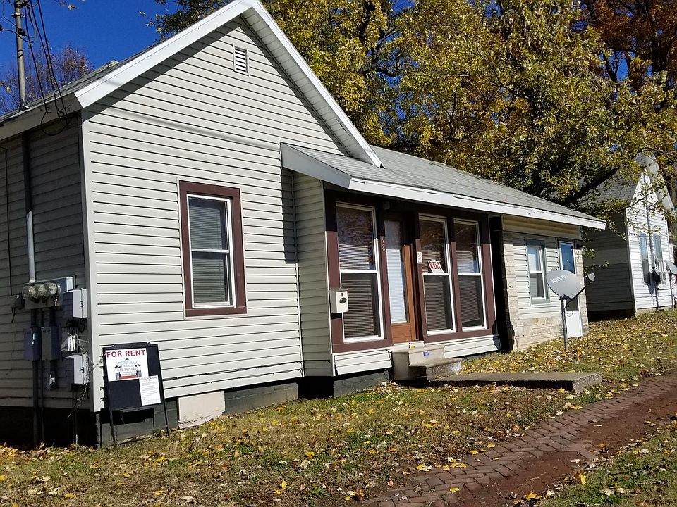 1st image of 208 E College St #2
