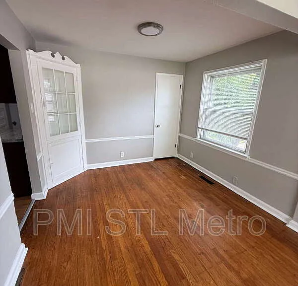 10235 Cabot Dr — Photo 8