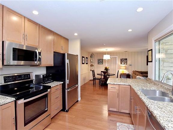 4th image of 11905 Brookwood Cir