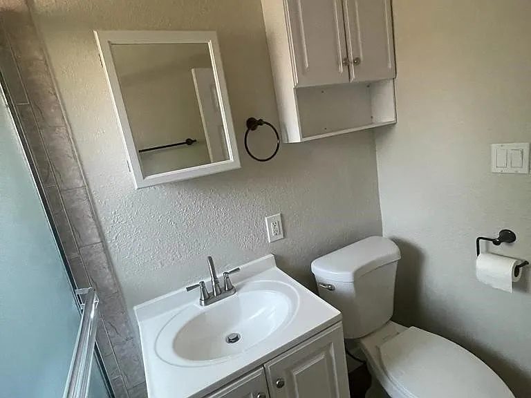 9702 Redfern Ave — Photo 16