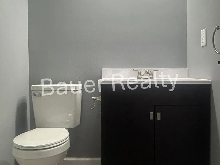 47 Grove Ave — Photo 22