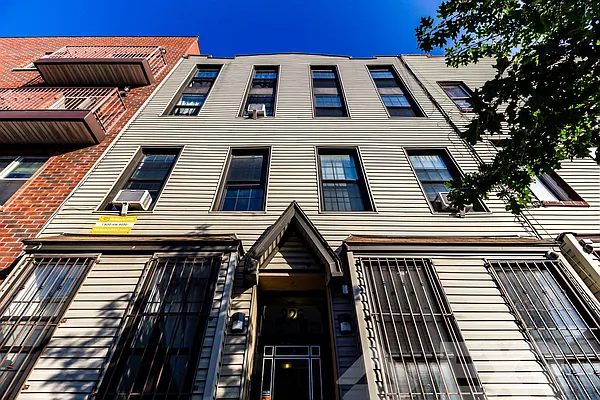 Rented by EXR | media 12