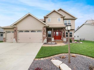 1628 Mackenzie St, Washington, IL 61571
