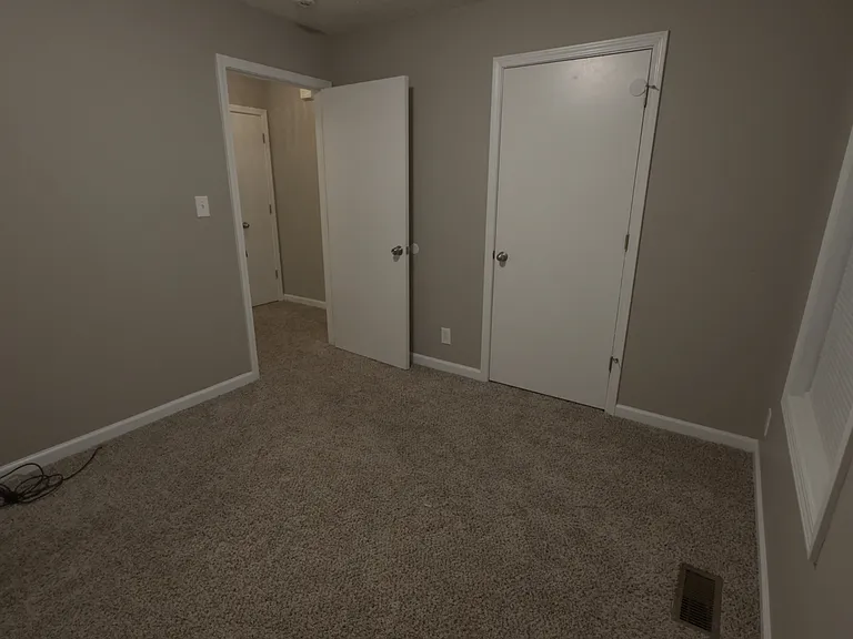 100 Waterford Dr — Photo 6