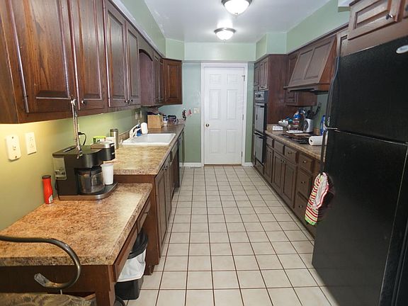 2nd image of 5 Red Maple Ct Unit 10