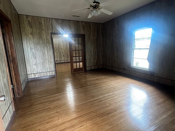 2nd image of 340 Walnut St