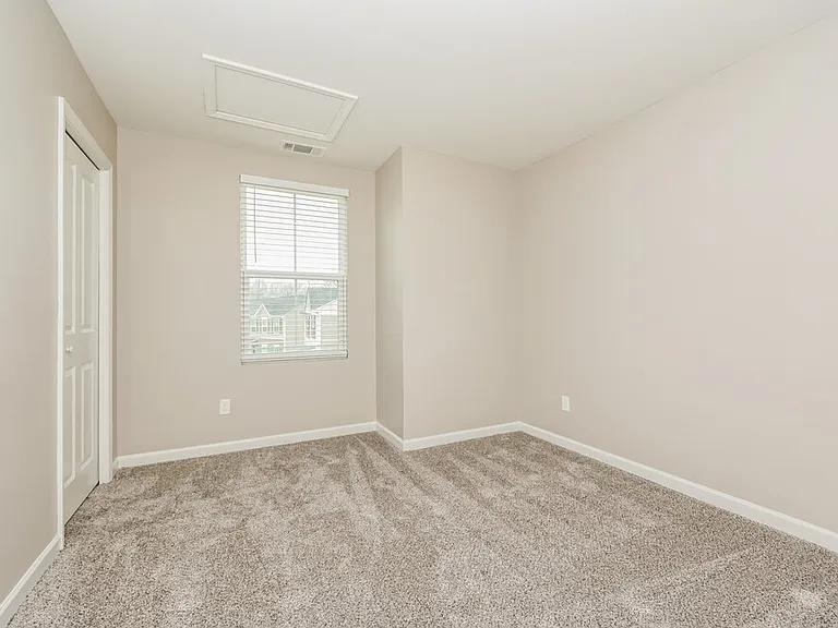 106 Norwich Ct — Photo 14