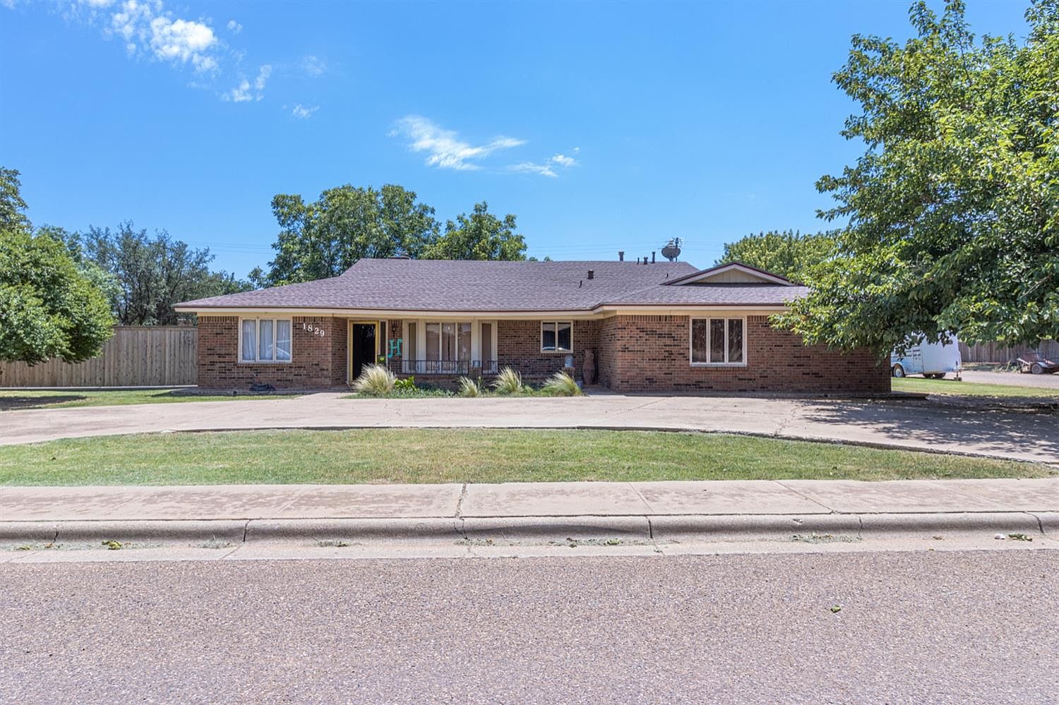 1829 N 8th St, Tahoka, TX 79373 Zillow