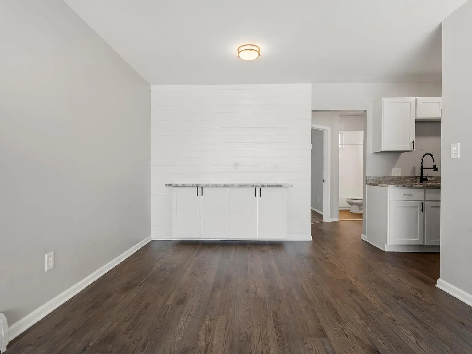 Altitude Apartments East — Photo 4