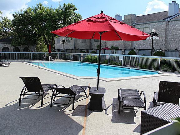 2nd image of 282 Wilcrest Dr #282