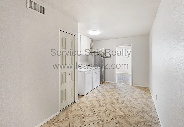 5513 W Waltann Ln — Photo 9