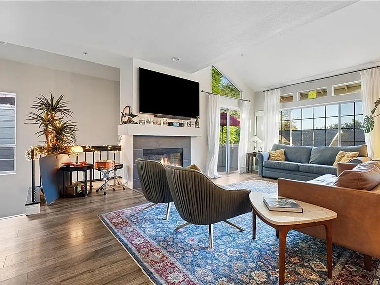 1065 Pauline Way — Photo 3