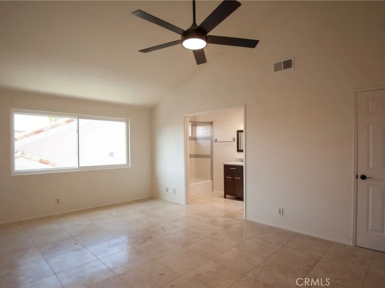 121-4 S Juanita Ave — Photo 16