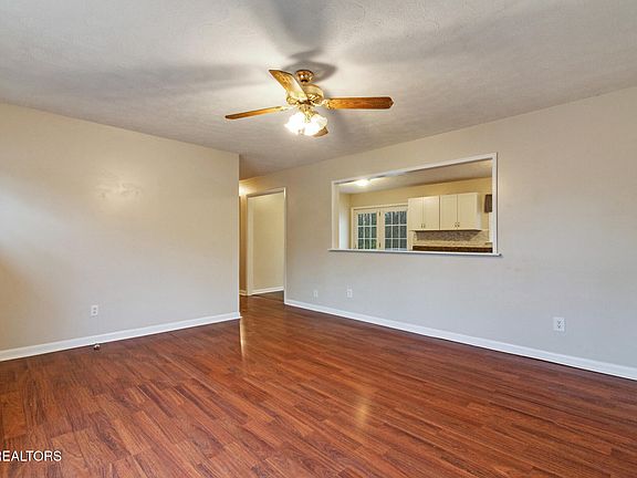 4th image of 252 Ivanhoe Ln