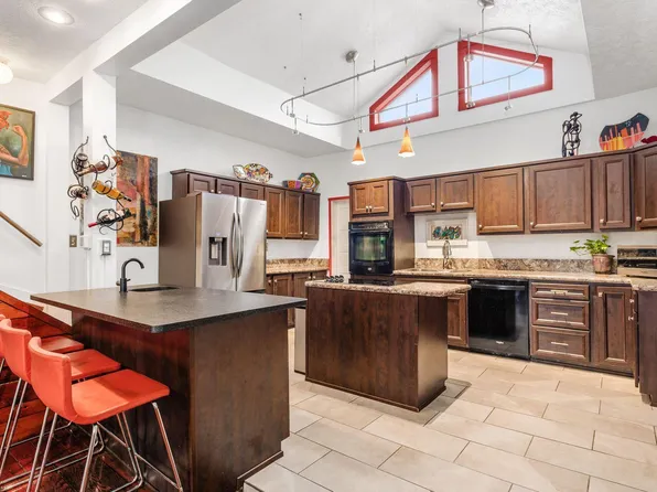 1046 Summit St, Columbus, OH 43201