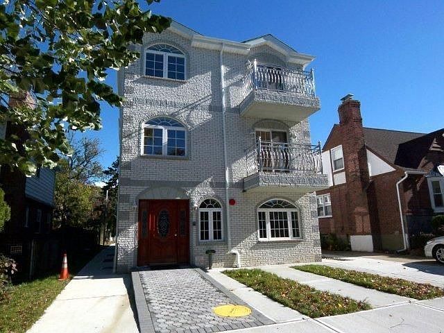 Fresh Meadows Luxury 1 and 2 BR Condos