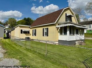 346 Parkway Ave, Anmoore, WV 26323