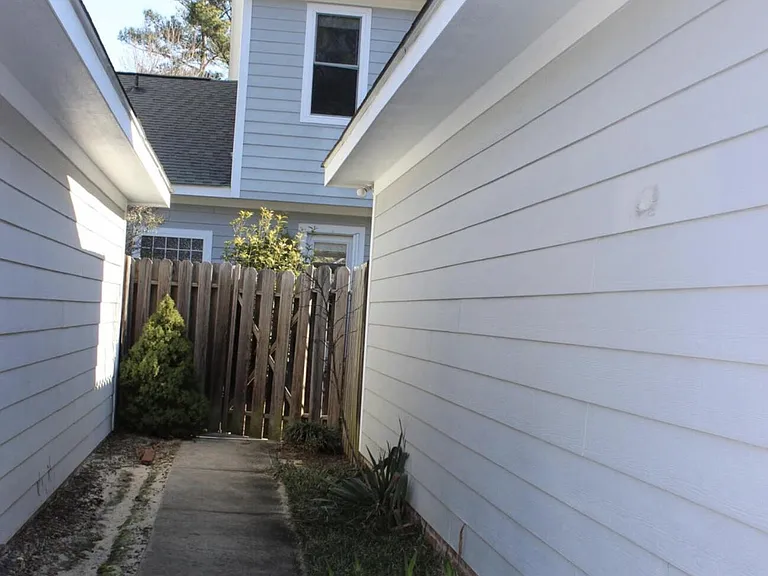 254 E Delaware Ave — Photo 12
