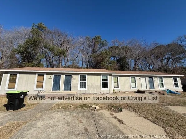 1427 Tangora Ln, Fayetteville, NC 28304