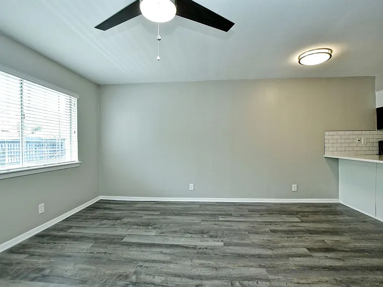 Sandpiper Apartments — Photo 46