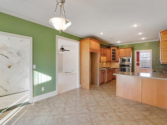 4th image of 173 Orchard Park Dr