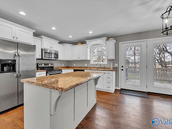 3rd image of 193 Keef Ave