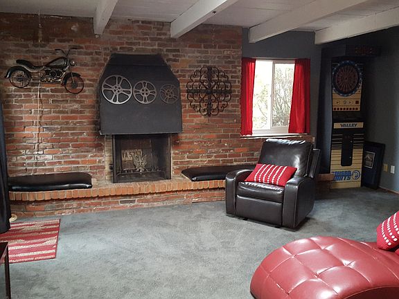 4th image of 2422 Town Cir