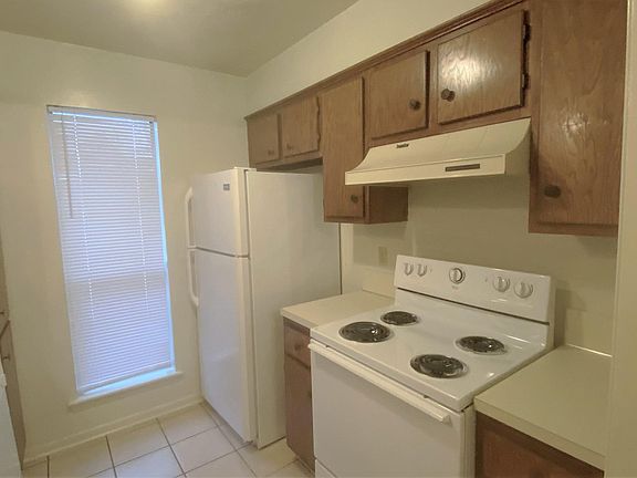 3rd image of 724 San Saba Dr