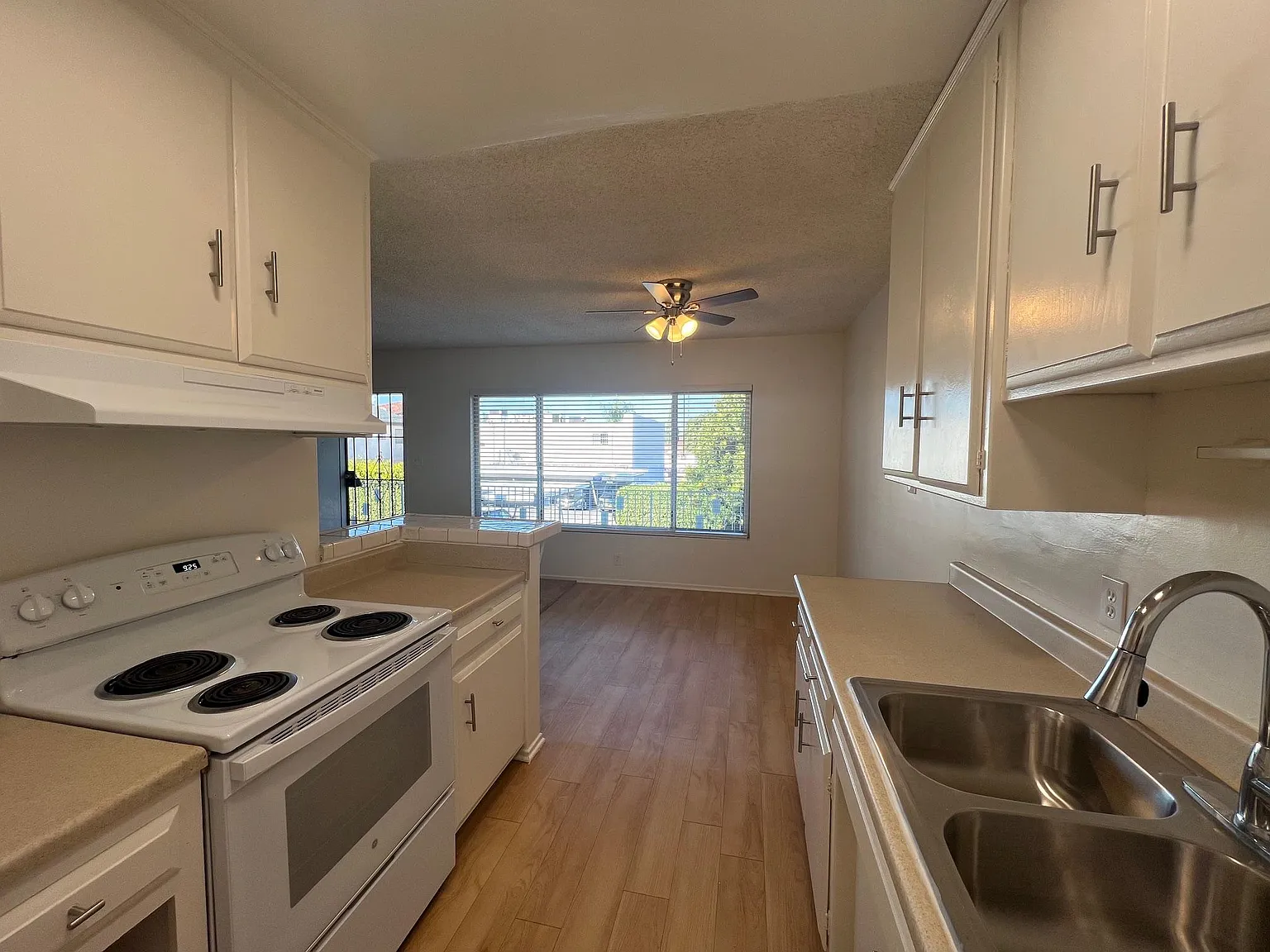 1 bed, 700 sqft, $1,895 — Photo 2