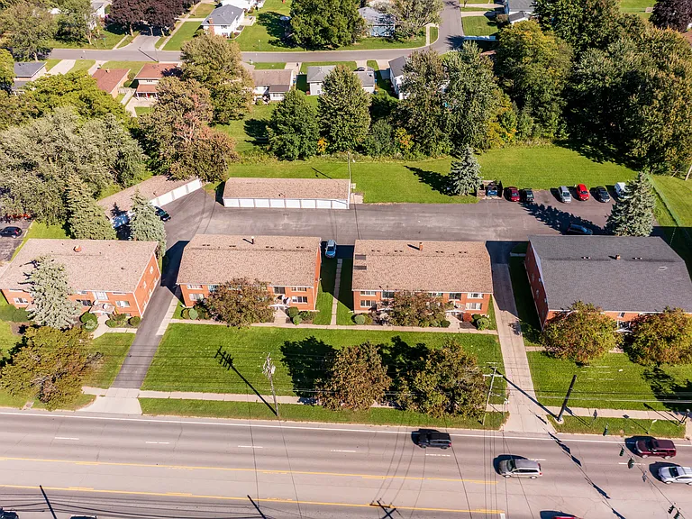 Cedarwood Apartments — Photo 6