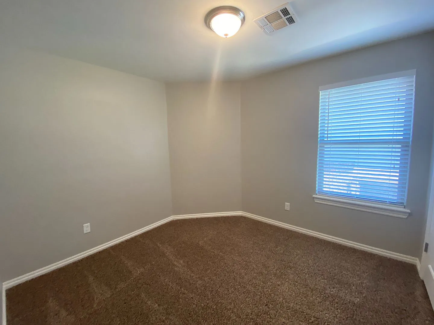 3 Bedroom 2 Bath 2 Car Garage Duplex In North OKC — Photo 4