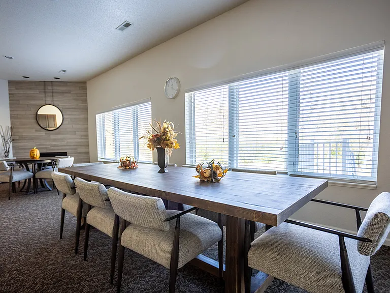 Royal Oak Apartments — Photo 19