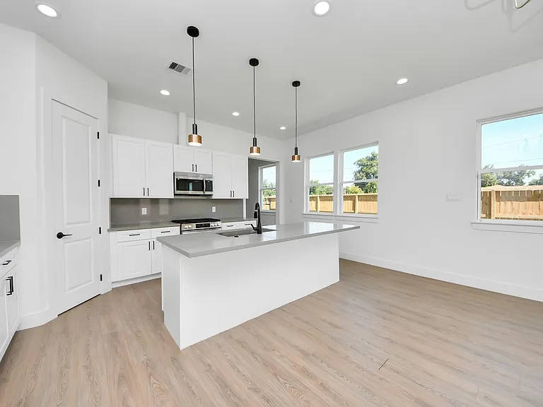 4133 E Toliver St — Photo 8