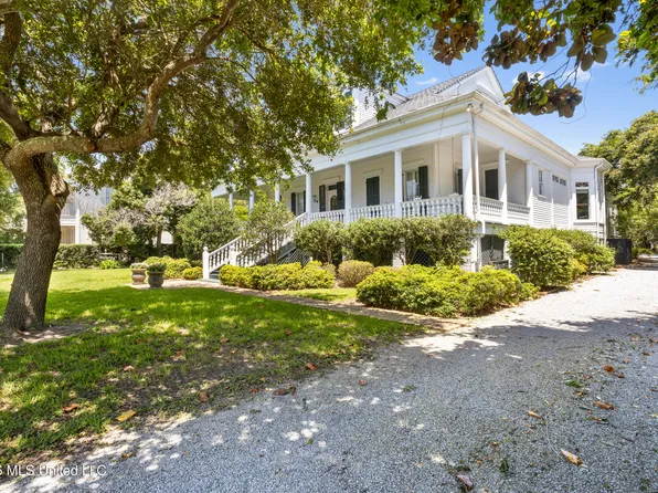 811 Scenic Dr, Pass Christian, MS 39571