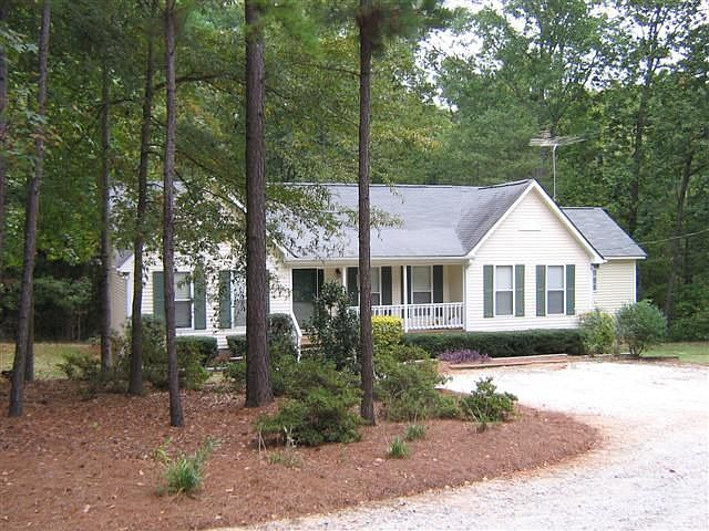 Cozy home sits off main road