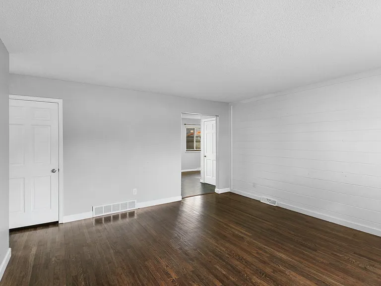 2270 Wernert Ave — Photo 7