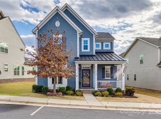 6142 Cloverdale Dr, Tega Cay, SC 29708