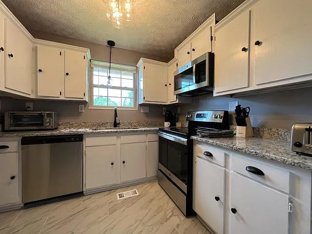 411 Bonnie Brae Dr #1 — Photo 5
