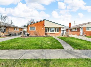 24513 Ursuline St, Saint Clair Shores, MI